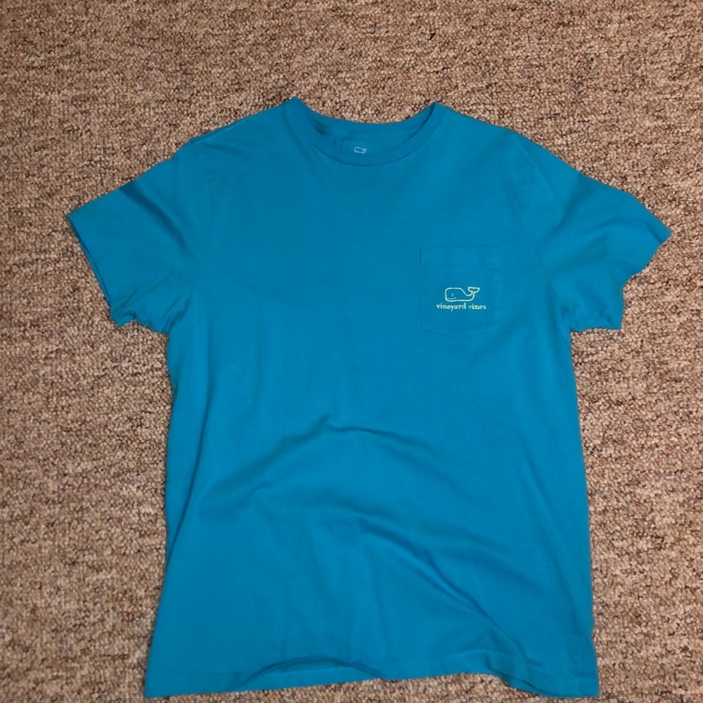 Vineyard vines tee